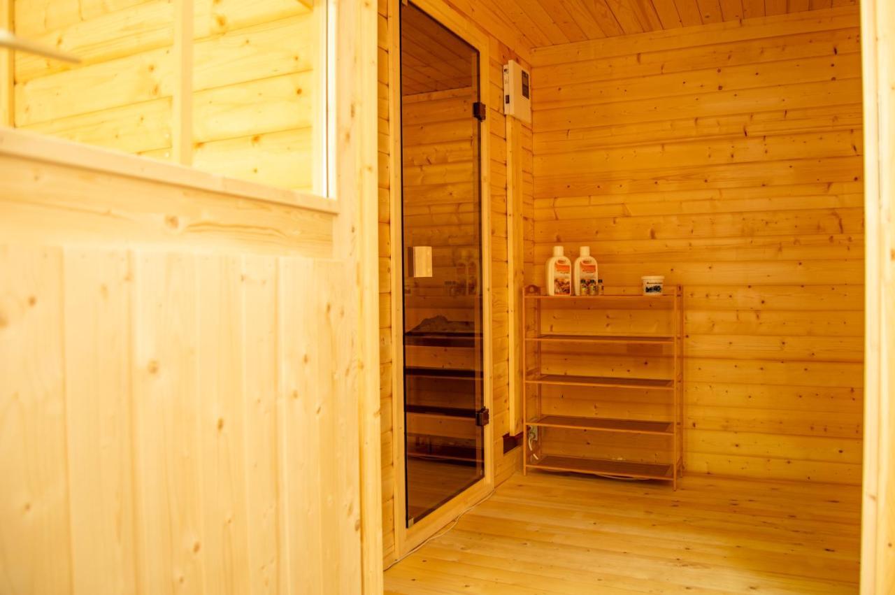 Wellnessoase Mitten In Der Wasserfallstadt Triberg 特里贝格 外观 照片