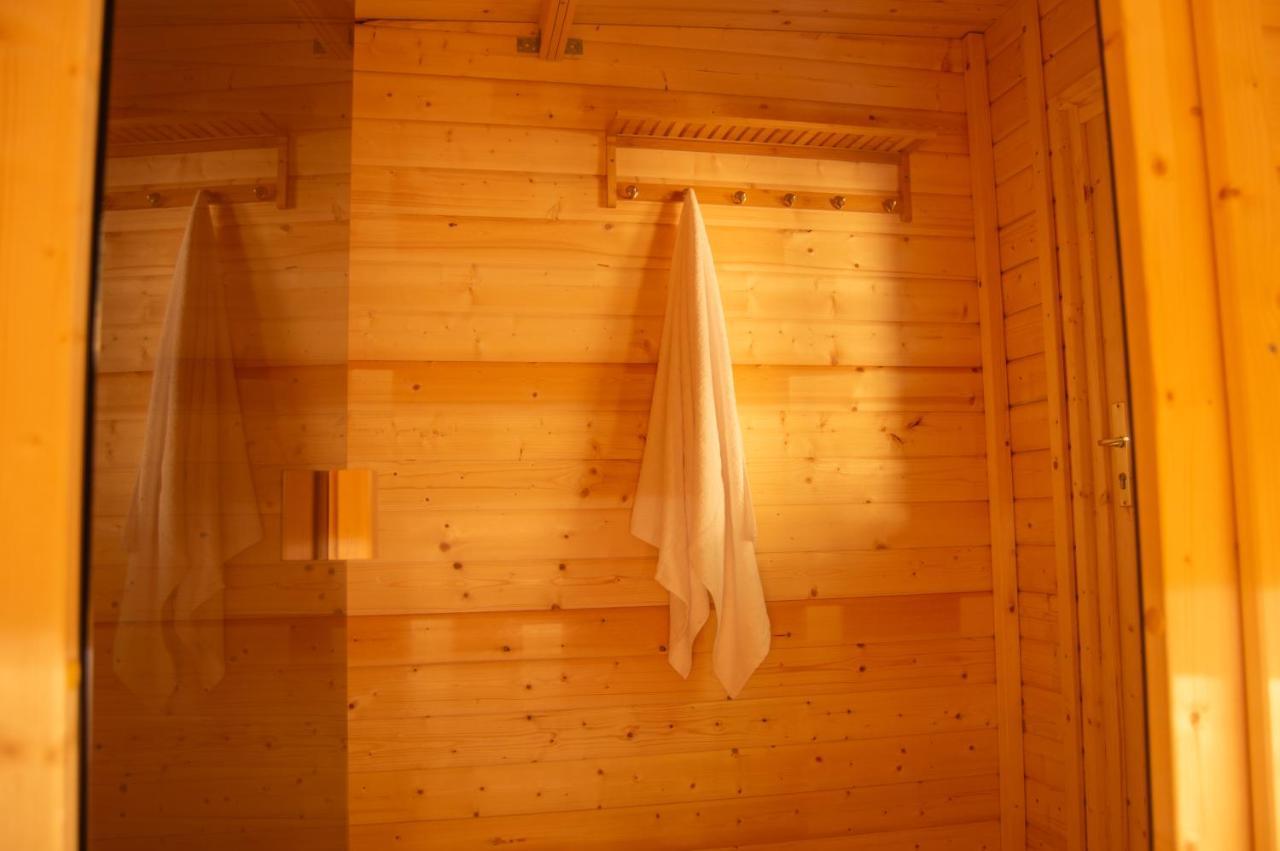 Wellnessoase Mitten In Der Wasserfallstadt Triberg 特里贝格 外观 照片